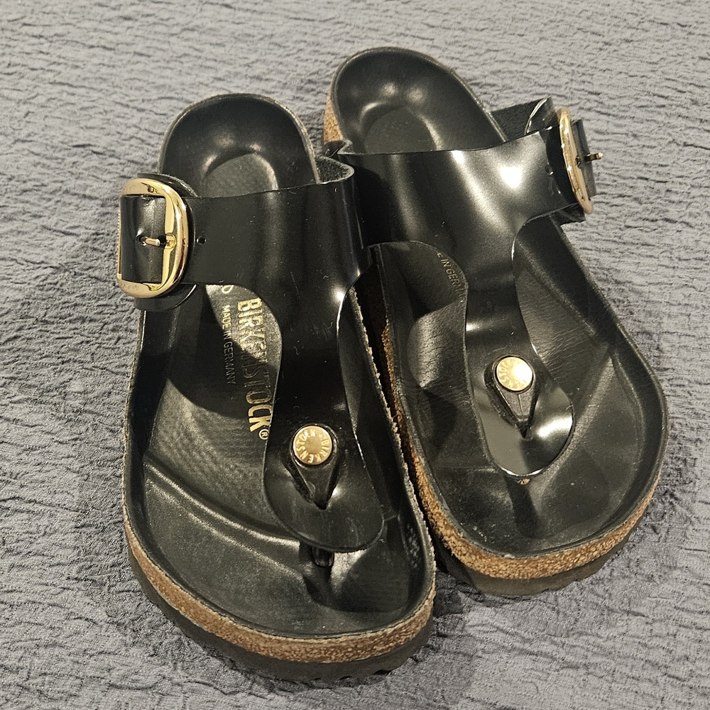 Birkenstock Black Gizeh with Large Gold Buckle Size 38 - Like New
